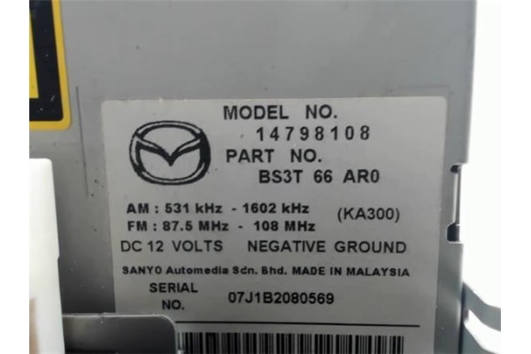 Recambio de radio / cd para mazda 3 sedán (bk) 1.6 referencia OEM IAM 14798108 BS3T66AR0 
