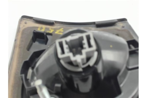 Recambio de piloto interior izquierdo para mazda 3 sedán (bk) 1.6 referencia OEM IAM P2775L  