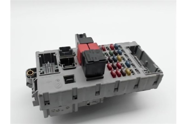 Recambio de caja fusibles/rele para fiat i doblo (223) cargo 1.9 jtd (223zxe1a) referencia OEM IAM 46817785 406626 