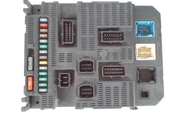 Recambio de caja reles para peugeot 308 1.6 gt referencia OEM IAM 9663798180 2004P0200 