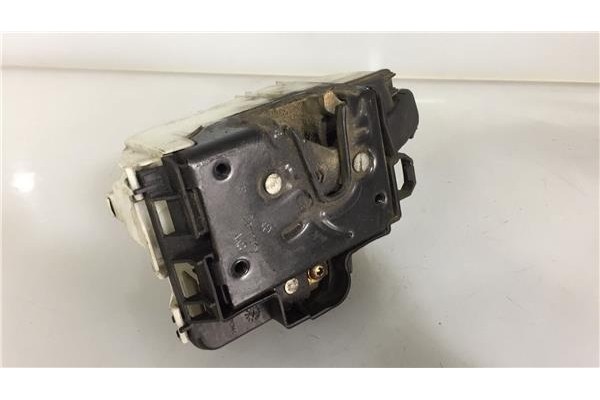 Recambio de cierre electromagnetico delantero derecho para volkswagen polo iii berlina (6n2) 1.4 conceptline referencia OEM IAM 