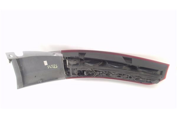 Recambio de piloto trasero izquierdo para opel meriva 1.3 cdti referencia OEM IAM 13203393  