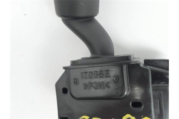 Recambio de mando limpiaparabrisas para mazda 3 sedán (bk) 1.6 referencia OEM IAM 17D682  