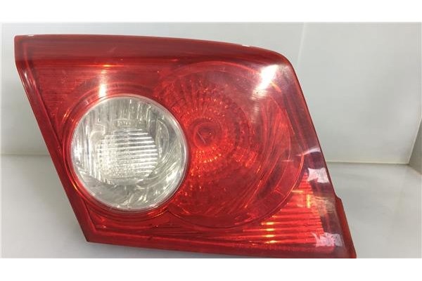 Recambio de piloto interior izquierdo para chevrolet lacetti 1.4 se referencia OEM IAM 96551216  