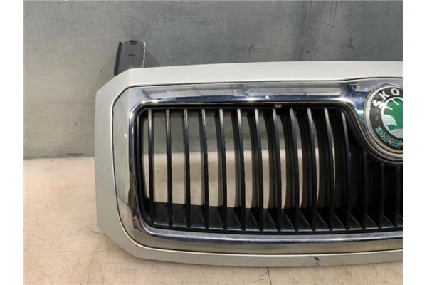 Recambio de rejilla capo para skoda fabia (6y2/6y3) 1.4 referencia OEM IAM 6Y0853668 01C G0334 ? , SKODA | 6Y0853661739 , SKODA 
