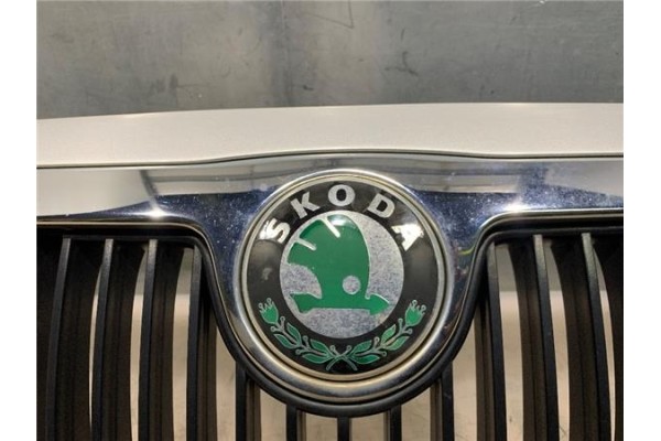 Recambio de rejilla capo para skoda fabia (6y2/6y3) 1.4 referencia OEM IAM 6Y0853668 01C G0334 ? , SKODA | 6Y0853661739 , SKODA 