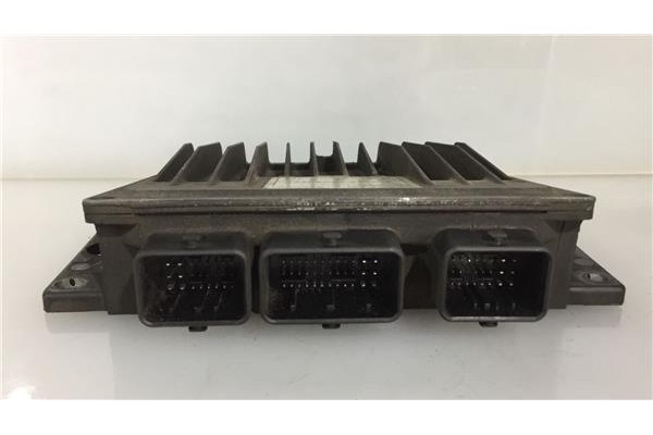 Recambio de centralita para renault clio ii (xbo) 1.5d dci 65cv referencia OEM IAM 8200331477 8200412258 