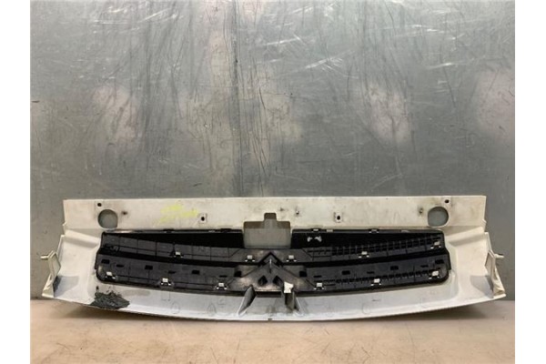 Recambio de rejilla paragolpes delantero para citroen berlingo 2.0 hdi vivace referencia OEM IAM 98519596XT  