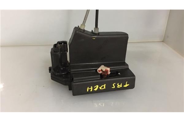 Recambio de cierre electromagnetico trasero derecho para ssangyong rodius 2700 referencia OEM IAM 7124521000  