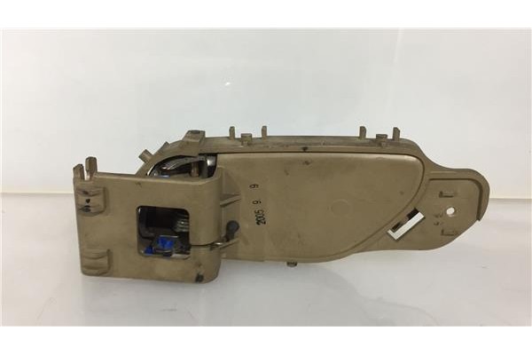 Recambio de manilla int. puerta delantero derecha para ssangyong rodius 2700 referencia OEM IAM 7241021001OAF  