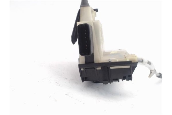 Recambio de cierre electromagnetico trasero izquierdo para citroen c4 berlina 1.6 exclusive referencia OEM IAM 9685351980  