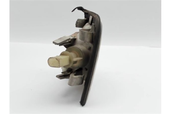 Recambio de intermitente delantero dcho para audi 80 berlina/avant 1.6 europa avant referencia OEM IAM 133226  