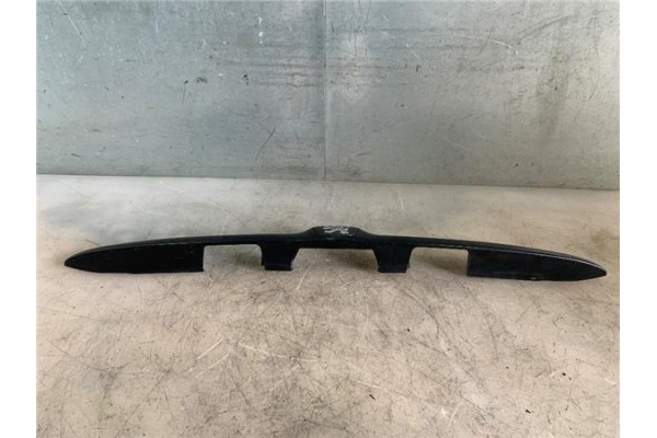 Recambio de moldura porton trasero para peugeot 206 1.6 i referencia OEM IAM 9629038877  