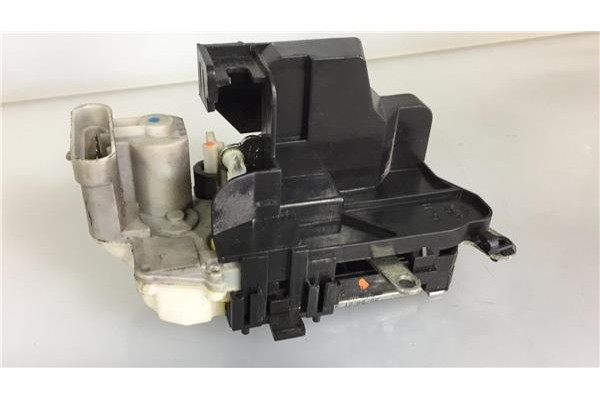 Recambio de cierre electromagnetico trasero izquierdo para fiat i doblo (119) 1.9 d multijet referencia OEM IAM B792  