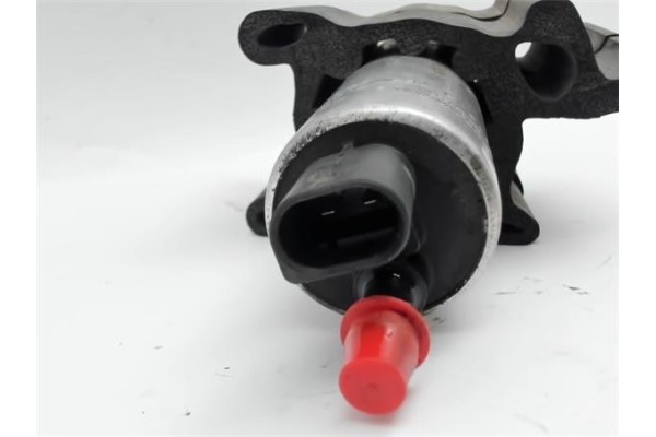 Recambio de bomba combustible para bmw serie 3 berlina (e46) 2.0 320d referencia OEM IAM 67673833 04T110 