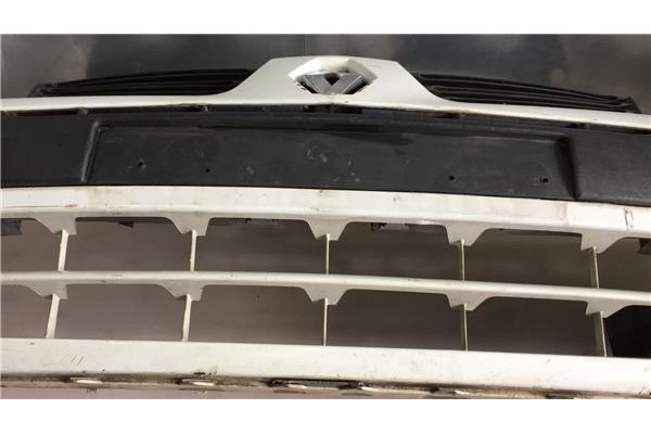 Recambio de paragolpes delantero para renault clio ii fase ii (b/cb0) 1.5 authentique referencia OEM IAM 8201371162  
