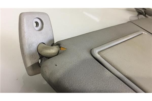 Recambio de parasol izquierdo para peugeot 106 (s2) 1.4 i referencia OEM IAM 8143J6  