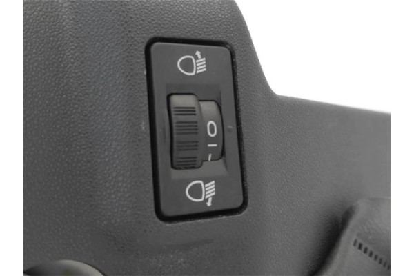 Recambio de embellecedor columna direccion para citroen c3 1.4 attraction referencia OEM IAM 4131FG  