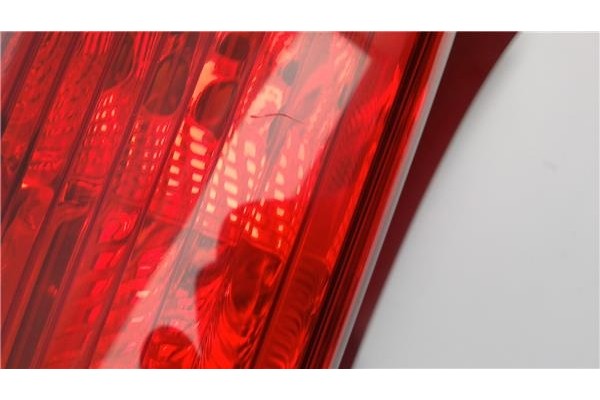 Recambio de piloto trasero derecho para citroen c4 berlina referencia OEM IAM 9655863980  