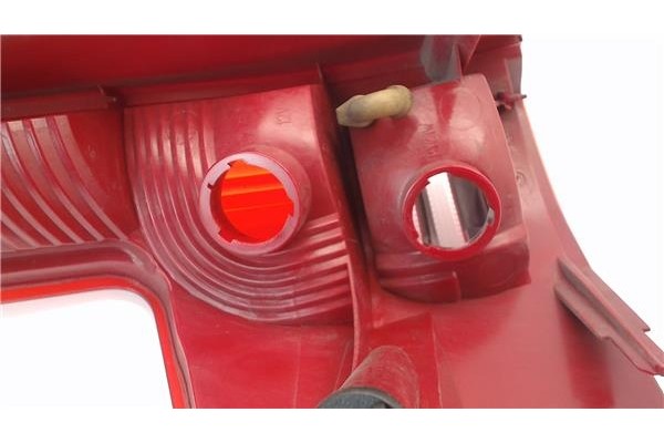 Recambio de piloto trasero derecho para citroen c4 berlina referencia OEM IAM 9655863980  