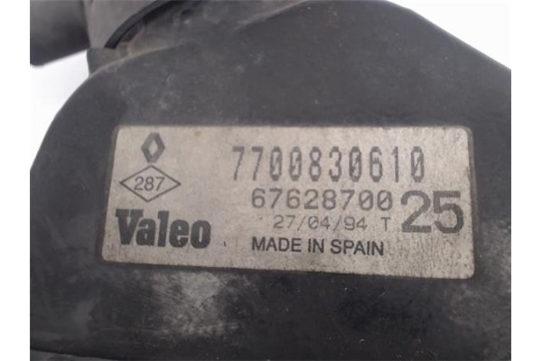 Recambio de faro antiniebla derecho para renault r 19 berl. con portón (b/c53) referencia OEM IAM 7700830610  
