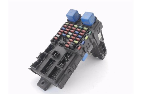 Recambio de caja reles para hyundai santa fe (sm) 2.0 gls crdi referencia OEM IAM 9118826105  