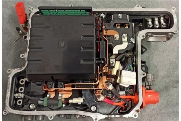 Recambio de convertidor para toyota prius (nhw20) híbrido basis referencia OEM IAM 05E18C  