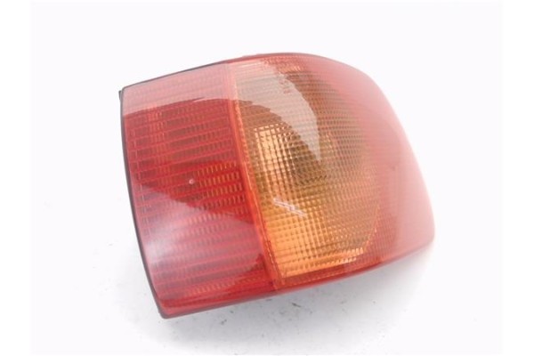Recambio de piloto trasero derecho para audi 80 berlina/avant 1.6 básico avant referencia OEM IAM 893945218  