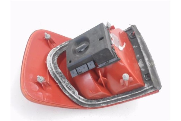 Recambio de piloto trasero derecho para audi 80 berlina/avant 1.6 básico avant referencia OEM IAM 893945218  