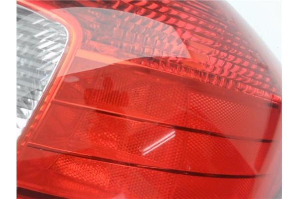 Recambio de piloto trasero derecho para kia rio (bc) 1.3 ipanema berlina referencia OEM IAM 92402FD070  