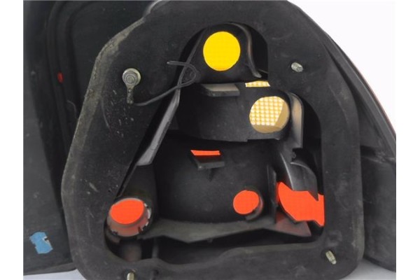 Recambio de piloto trasero izquierdo para rover rover 400 (rt) 1.4 414 i (4-ptas.) referencia OEM IAM XFB101000  
