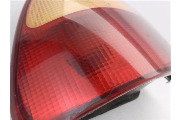 Recambio de piloto trasero izquierdo para rover rover 400 (rt) 1.4 414 i (4-ptas.) referencia OEM IAM XFB101000  