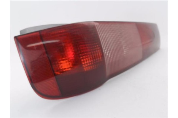 Recambio de piloto trasero derecho para fiat i punto (176) berlina 1.1 55 6-speed referencia OEM IAM 7730722 29420202 