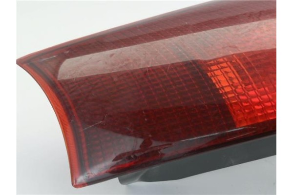 Recambio de piloto trasero derecho para fiat i punto (176) berlina 1.1 55 6-speed referencia OEM IAM 7730722 29420202 