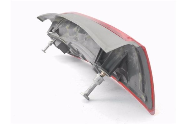 Recambio de piloto trasero izquierdo para fiat i punto (176) berlina 1.2 60 star referencia OEM IAM 464010830 36510748 