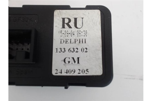 Recambio de mando elevalunas delantero izquierdo para opel corsa c referencia OEM IAM 24409205 13363202 