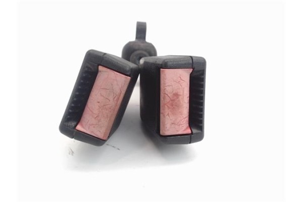 Recambio de cinturon 3ª fila derecho para opel corsa c 1.4 referencia OEM IAM 09114850N  