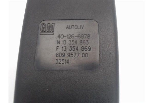 Recambio de anclaje cinturon 3ª fila central para opel astra j berlina 5p 1.6 excellence referencia OEM IAM 401266978 609957700 