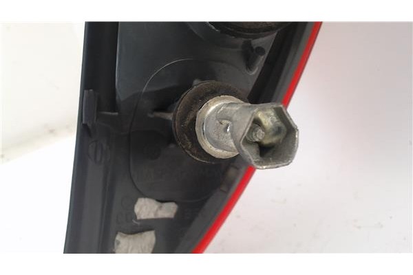 Recambio de piloto trasero izquierdo para fiat ii punto (188) berlina referencia OEM IAM 46817804  