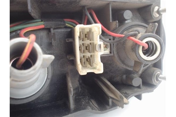 Recambio de piloto trasero derecho para mazda 323 berlina (bd1) referencia OEM IAM 431321  