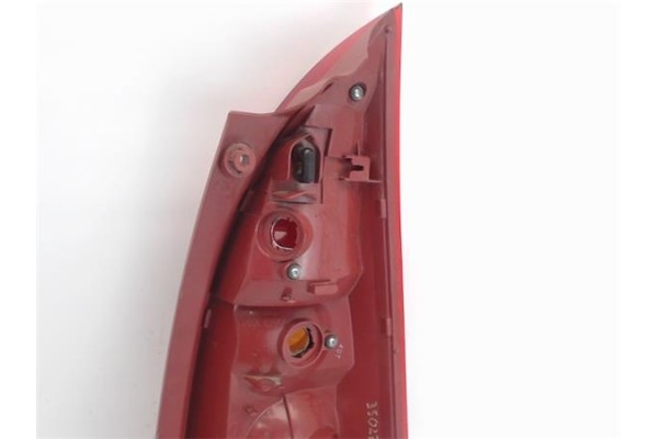 Recambio de piloto trasero izquierdo para mazda premacy (cp) referencia OEM IAM 22061961  