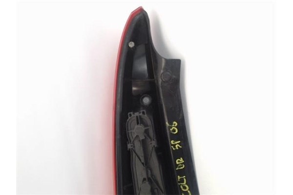 Recambio de piloto trasero derecho para mitsubishi colt cz3 berl. 5 (z30a) referencia OEM IAM 8330A702  
