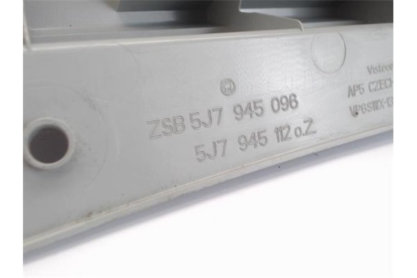 Recambio de piloto trasero derecho para skoda roomster (5j7) referencia OEM IAM 5J7945112  