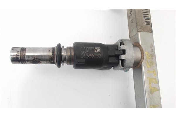 Recambio de rampa inyectora para opel astra h berlina 1.6 elegance referencia OEM IAM 5817427 55559375 