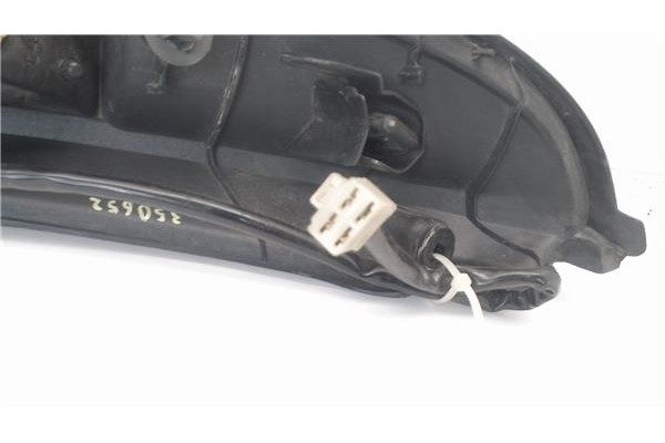 Recambio de piloto trasero derecho para daihatsu terios (j100) referencia OEM IAM 22051567  