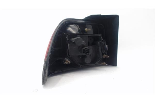 Recambio de piloto trasero derecho para saab 900 berlina referencia OEM IAM 4468963  