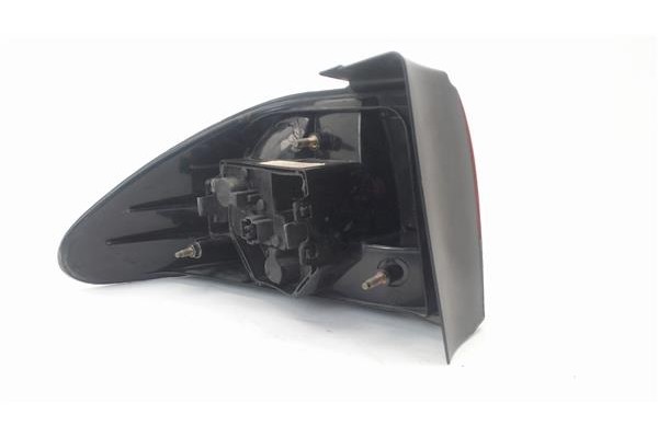 Recambio de piloto trasero derecho para saab 900 berlina referencia OEM IAM 4468963  