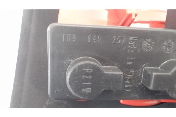 Recambio de piloto trasero izquierdo para skoda octavia combi (1u5) referencia OEM IAM 1U9945111 1U9945257 