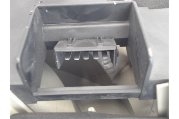 Recambio de piloto trasero derecho para ford fiesta berlina referencia OEM IAM 1044154   Recambio de piloto trasero derecho para ford fiesta berlina referencia OEM IAM 1044154