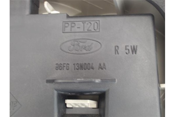 Recambio de piloto trasero derecho para ford fiesta berlina referencia OEM IAM 1044154   Recambio de piloto trasero derecho para ford fiesta berlina referencia OEM IAM 1044154